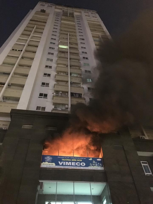 Hà Nội: Cháy trường mầm non ở tòa nhà Vimeco, nhiều người hoảng loạn tháo chạy